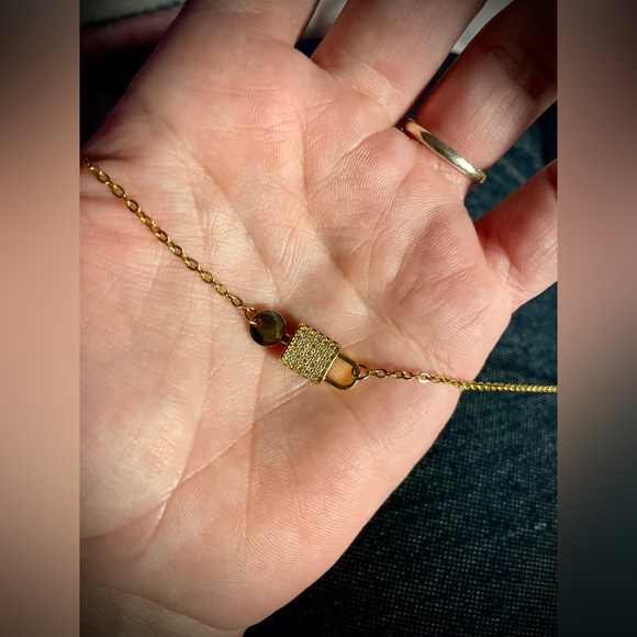Lock & Key 🔐 Necklace - Picture 3 of 5